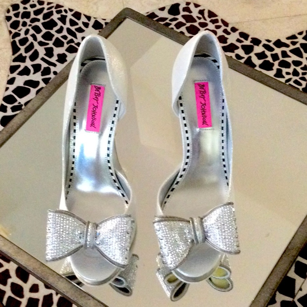 Beautiful Silver Pumps